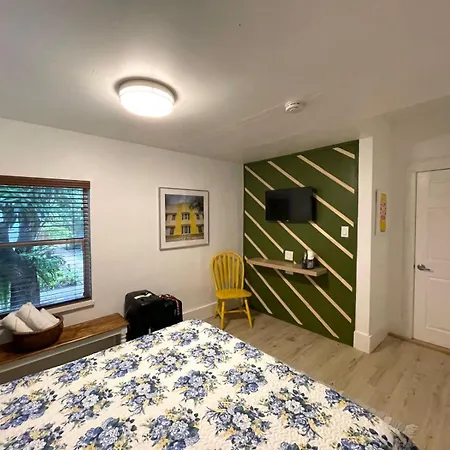 Cozy Room In The Heart Of Little Havana Miami Exterior photo