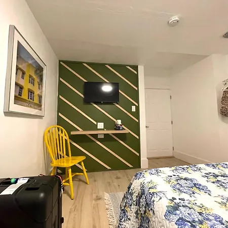 Cozy Room In The Heart Of Little Havana Miami Exterior photo