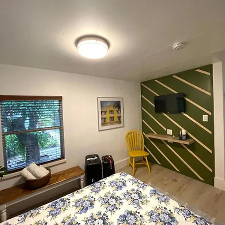 Cozy Room In The Heart Of Little Havana Miami Exterior photo