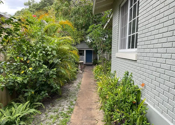 Cozy Room In The Heart Of Little Havana